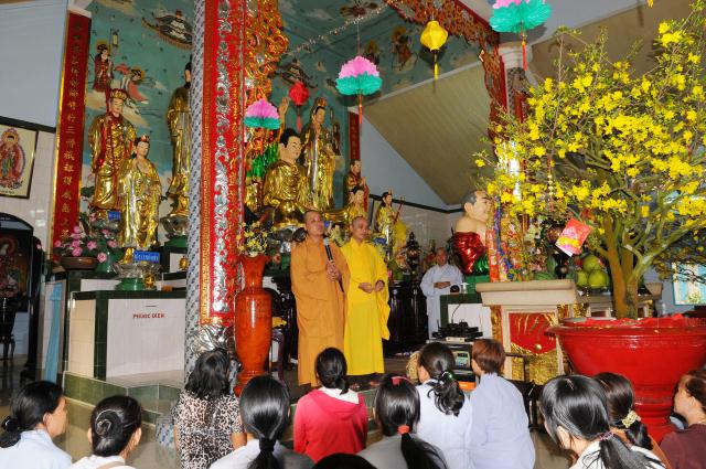 Tp.HCM: TV Pháp Hạnh (Củ Chi) hành hương 10 chùa đầu năm