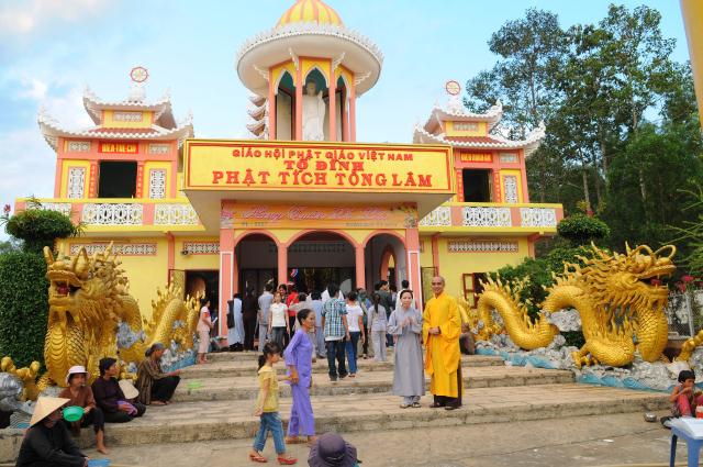 Tp.HCM: TV Pháp Hạnh (Củ Chi) hành hương 10 chùa đầu năm