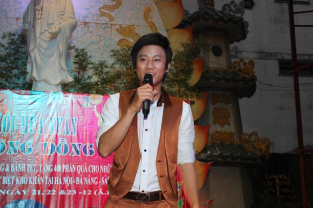 Văn Nghệ Sĩ Phát Quà Cho Người Nghèo Tại Chùa Trung Nghĩa Chùa Trung Nghĩa