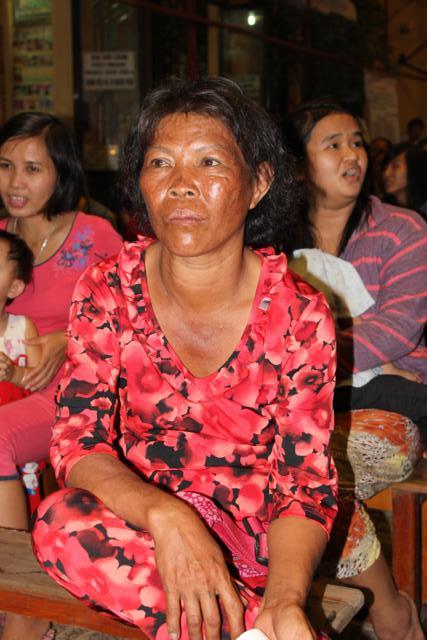 Văn Nghệ Sĩ Phát Quà Cho Người Nghèo Tại Chùa Trung Nghĩa Chùa Trung Nghĩa