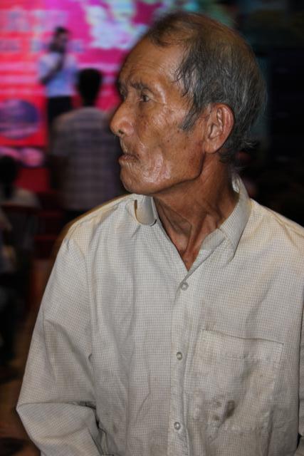 Văn Nghệ Sĩ Phát Quà Cho Người Nghèo Tại Chùa Trung Nghĩa Chùa Trung Nghĩa