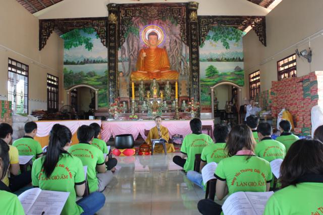 Làn Gió Ấm: Di Lặc du xuân mang yêu thương đến mọi miền