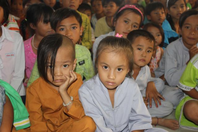 Làn Gió Ấm: Di Lặc du xuân mang yêu thương đến mọi miền
