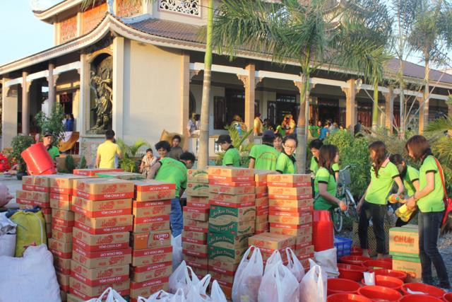 Làn Gió Ấm: Di Lặc du xuân mang yêu thương đến mọi miền