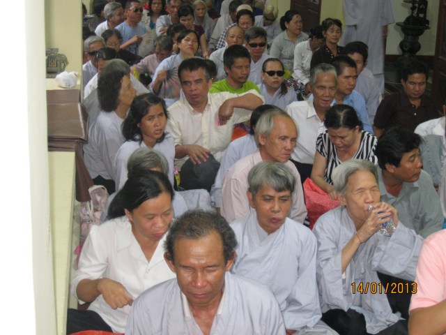 Hội từ thiện Đạo Phật Ngày Nay tặng quà cho các bệnh nhân khiếm thị và ung bứu