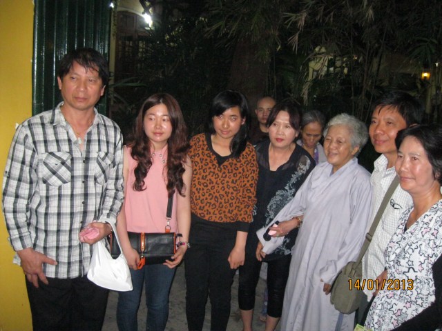 Hội từ thiện Đạo Phật Ngày Nay tặng quà cho các bệnh nhân khiếm thị và ung bứu