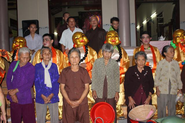 Làn Gió Ấm: Di Lặc du xuân mang yêu thương đến mọi miền