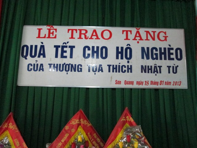 Đoàn từ thiện Đạo Phật Ngày Nay hoạt động từ thiện tại Hà Tĩnh