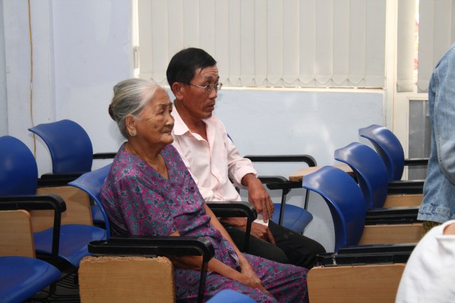 Hội từ thiện Đạo Phật Ngày Nay chăm lo tết cho người nghèo P. 2, Q. Phú Nhuận