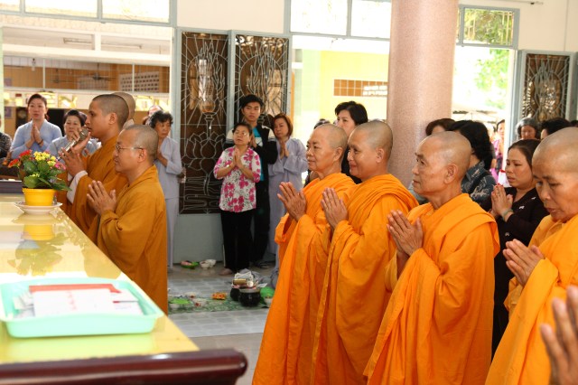 Chùm ảnh: Chùa Giác Ngộ tổ chức hành hương 10 chùa đầu xuân Quý Tỵ