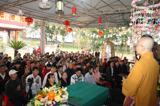 Hội từ thiện Đạo Phật Ngày Nay giúp đỡ người nghèo tại Hà Tĩnh