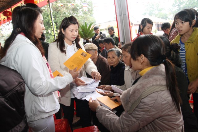 Hội từ thiện Đạo Phật Ngày Nay giúp đỡ người nghèo tại Hà Tĩnh