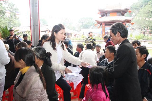 Hội từ thiện Đạo Phật Ngày Nay giúp đỡ người nghèo tại Hà Tĩnh