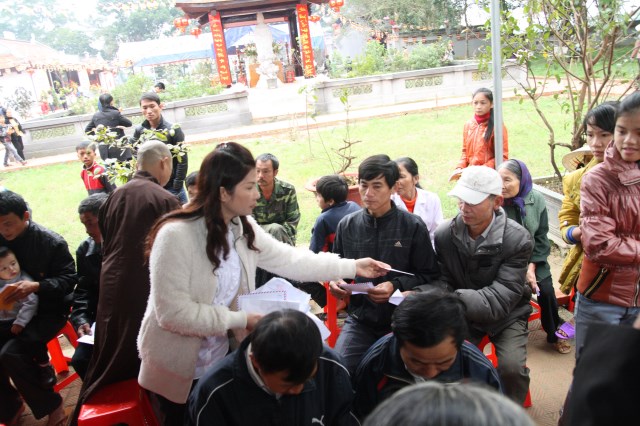 Hội từ thiện Đạo Phật Ngày Nay giúp đỡ người nghèo tại Hà Tĩnh