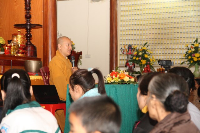 Hội từ thiện Đạo Phật Ngày Nay giúp đỡ người nghèo tại Hà Tĩnh