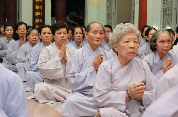 TP.HCM: Chùa Từ Tân rước đèn Dược Sư đầu năm