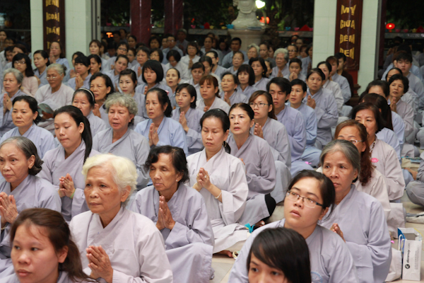 TP.HCM: Chùa Từ Tân rước đèn Dược Sư đầu năm