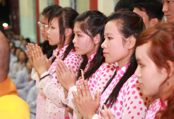 TP.HCM: Chùa Từ Tân rước đèn Dược Sư đầu năm