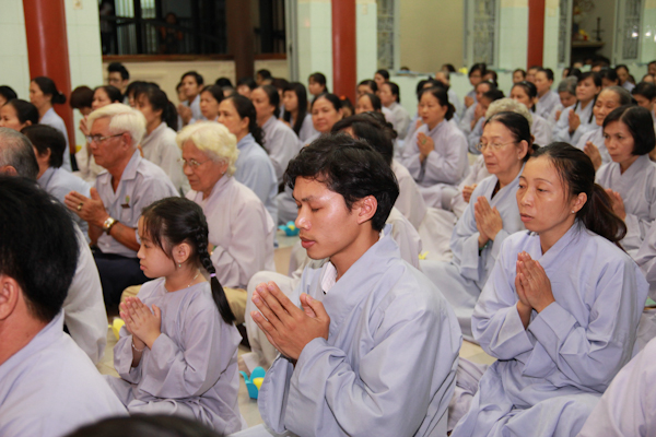 TP.HCM: Chùa Từ Tân rước đèn Dược Sư đầu năm