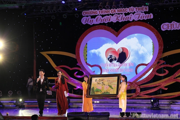 TP.HCM: Đêm nhạc từ thiện &quot;Nụ Cười Khai Tâm&quot;