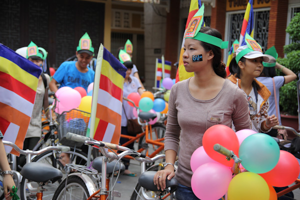 Chùm ảnh: Các CLB TNPT đạp xe hưởng ứng Giờ trái đất 2013