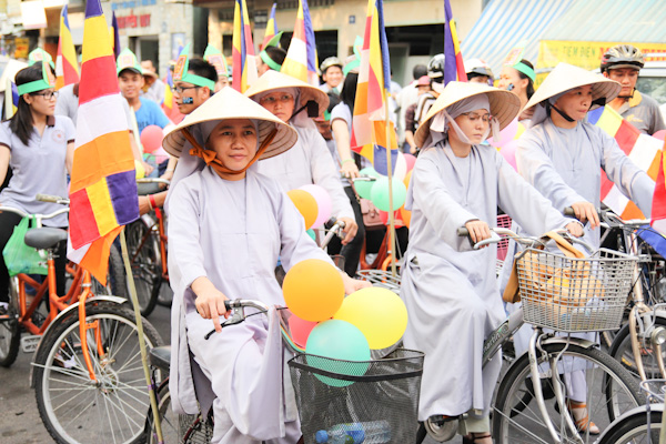 Chùm ảnh: Các CLB TNPT đạp xe hưởng ứng Giờ trái đất 2013