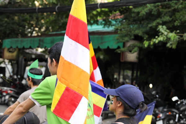 Chùm ảnh: Các CLB TNPT đạp xe hưởng ứng Giờ trái đất 2013