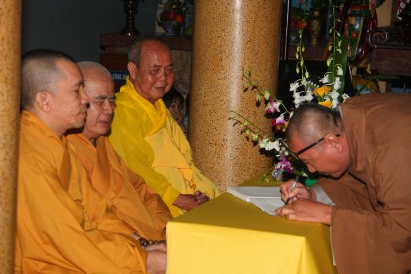 Hóc Môn: Lễ động thổ trùng tu chùa Linh Sơn