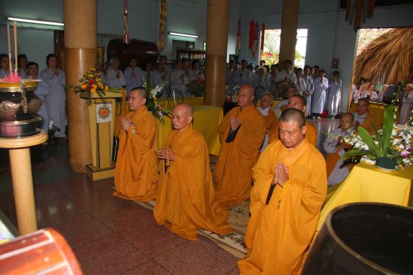 Hóc Môn: Lễ động thổ trùng tu chùa Linh Sơn