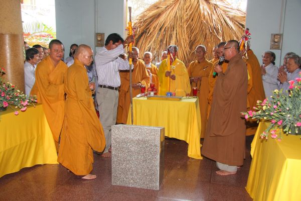Hóc Môn: Lễ động thổ trùng tu chùa Linh Sơn