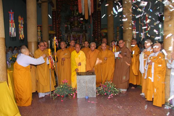 Hóc Môn: Lễ động thổ trùng tu chùa Linh Sơn
