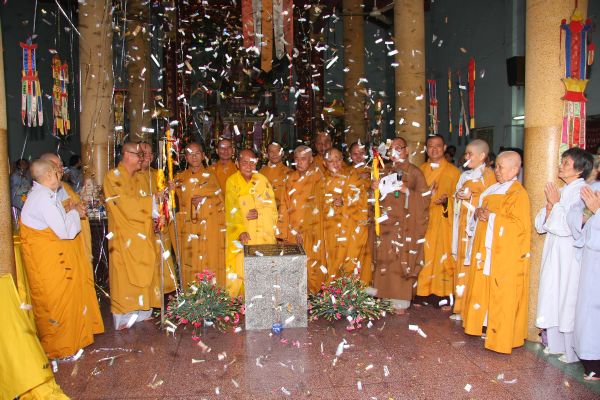 Hóc Môn: Lễ động thổ trùng tu chùa Linh Sơn