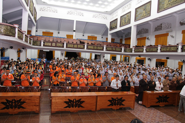 TP.HCM: Hàng ngàn người cùng tham dự chương trình “Giờ trái đất”