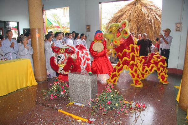 Hóc Môn: Lễ động thổ trùng tu chùa Linh Sơn