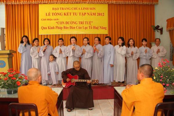 TP.HCM: Đêm hoa đăng mừng Thánh đạo