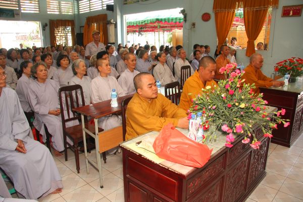 TP.HCM: Đêm hoa đăng mừng Thánh đạo
