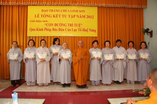TP.HCM: Đêm hoa đăng mừng Thánh đạo