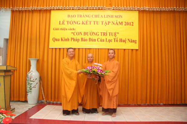 TP.HCM: Đêm hoa đăng mừng Thánh đạo