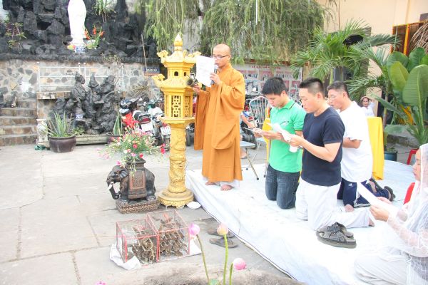 TP.HCM: Đêm hoa đăng mừng Thánh đạo