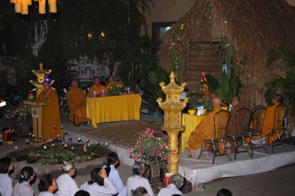 TP.HCM: Đêm hoa đăng mừng Thánh đạo