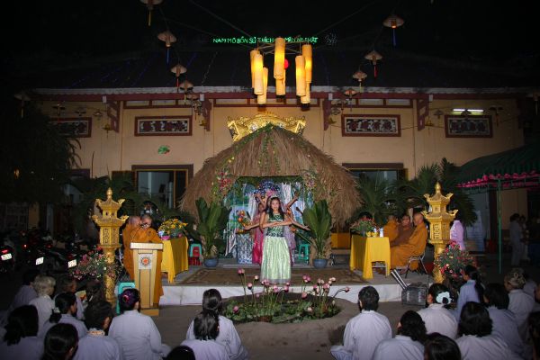TP.HCM: Đêm hoa đăng mừng Thánh đạo