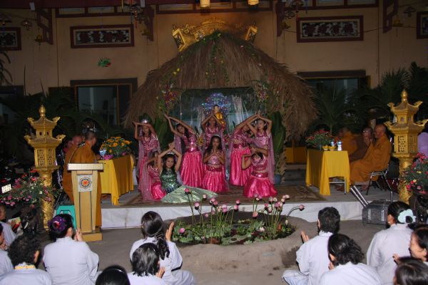 TP.HCM: Đêm hoa đăng mừng Thánh đạo