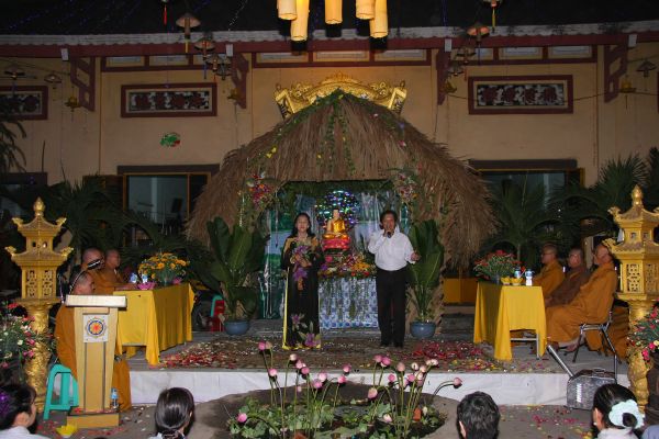 TP.HCM: Đêm hoa đăng mừng Thánh đạo