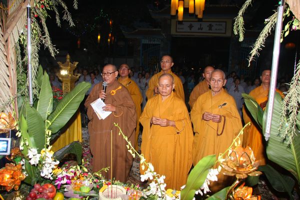 TP.HCM: Đêm hoa đăng mừng Thánh đạo