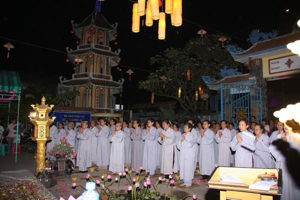 TP.HCM: Đêm hoa đăng mừng Thánh đạo