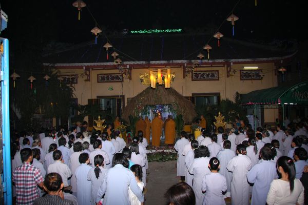 TP.HCM: Đêm hoa đăng mừng Thánh đạo