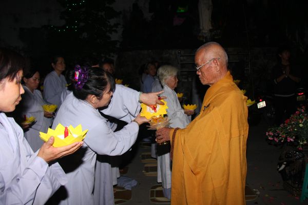 TP.HCM: Đêm hoa đăng mừng Thánh đạo