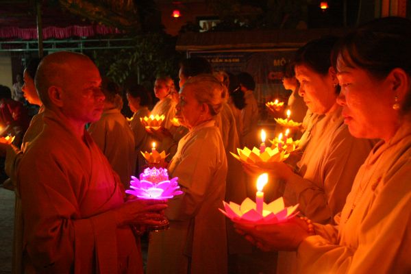 TP.HCM: Đêm hoa đăng mừng Thánh đạo