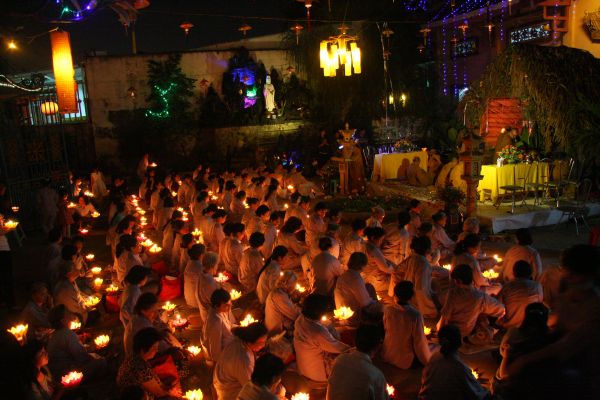 TP.HCM: Đêm hoa đăng mừng Thánh đạo