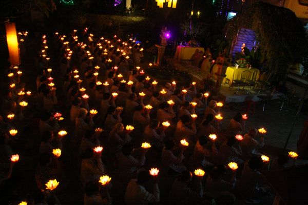TP.HCM: Đêm hoa đăng mừng Thánh đạo